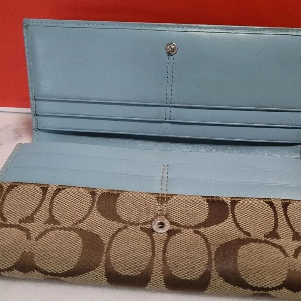 Coach Classic Logo Bifold Wallet. - Picture 7 of 11